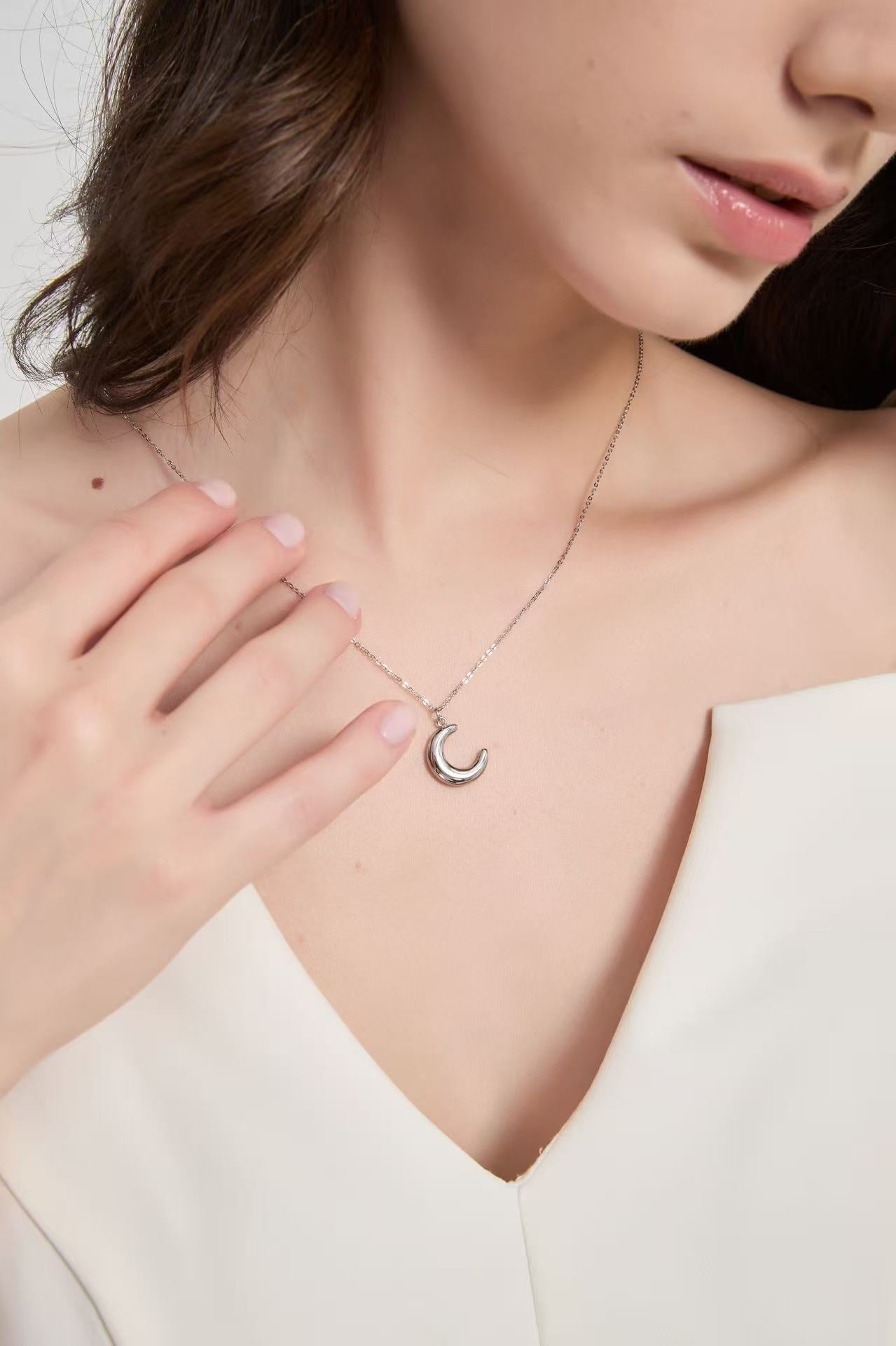 Smooth Moonix Mirror Necklace