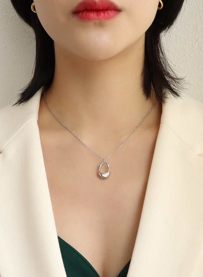 Artistic Oval Necklace - Moonix