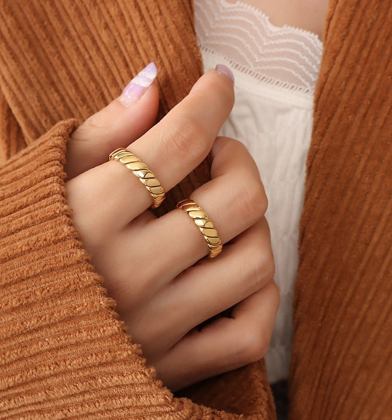 Aurora Curve Ring - Moonix