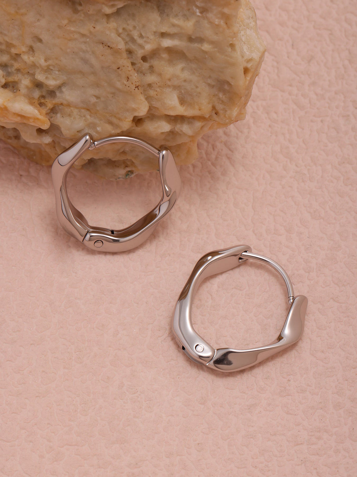 Classic Wave Hoop Earrings - Moonix
