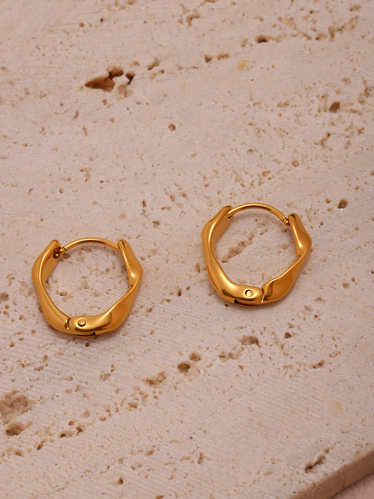 Classic Wave Hoop Earrings - Moonix