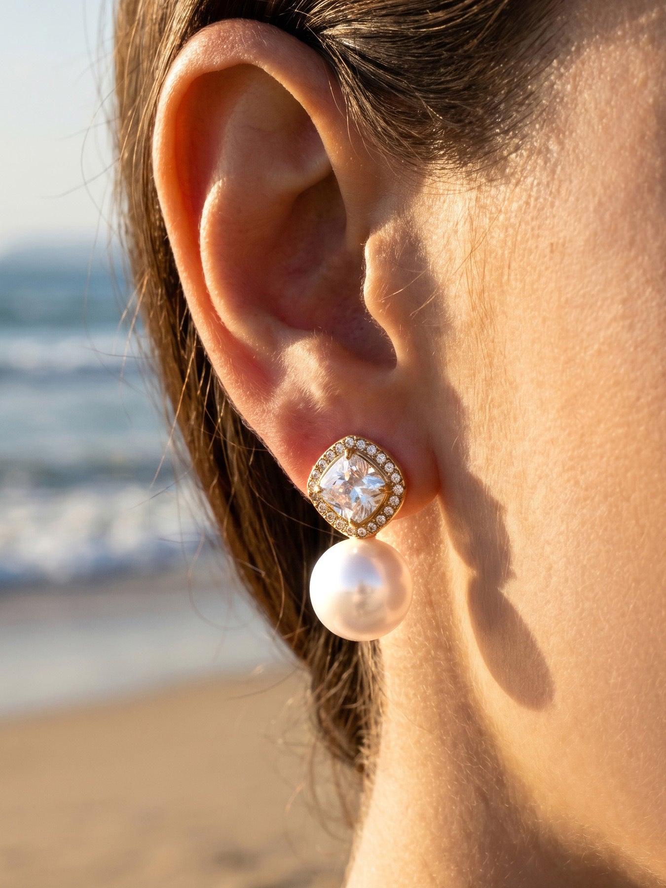 Cushion Frame Pearl Earrings - Moonix