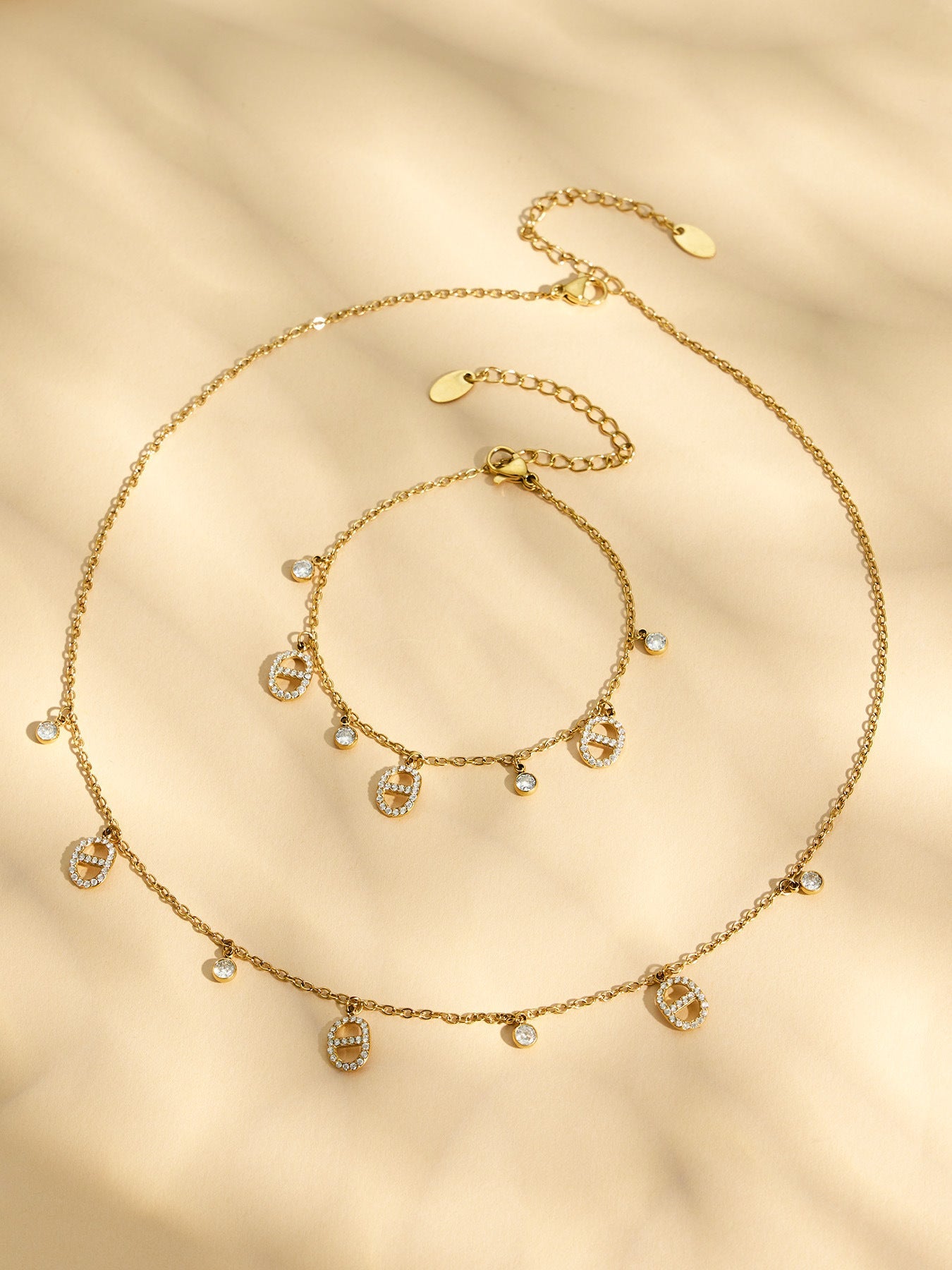 Dainty Oval Bracelet - Moonix