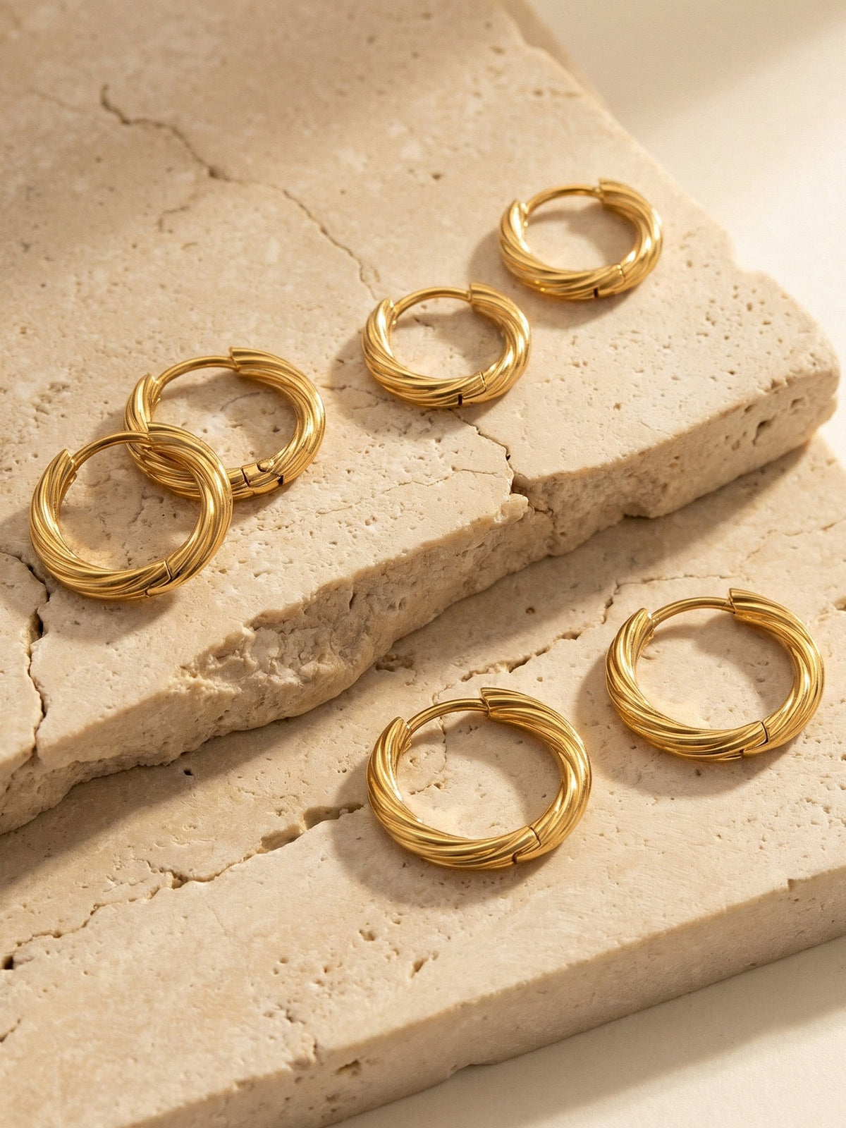 Essential Twist Hoop Earrings - Moonix