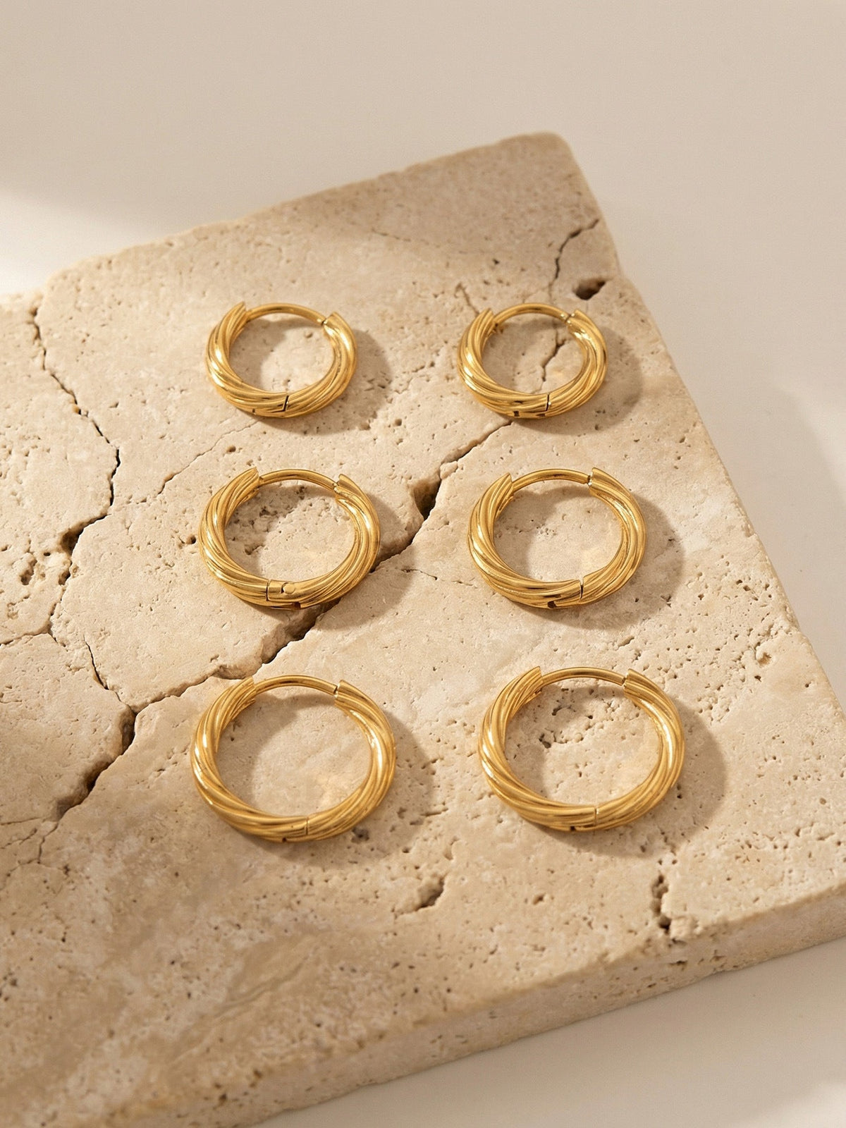 Essential Twist Hoop Earrings - Moonix