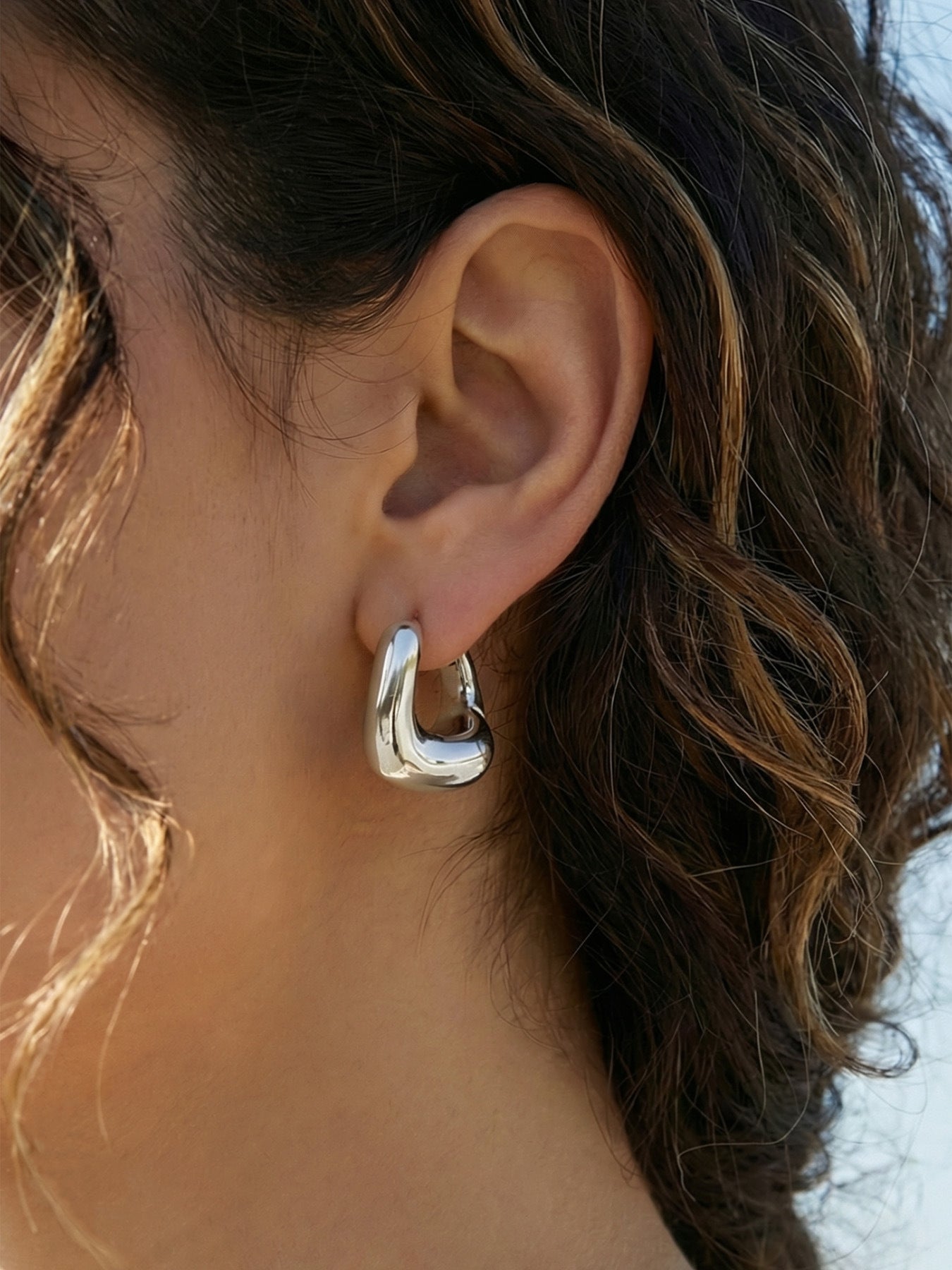 Pebble Curve Irregular Hoop Earrings - Moonix
