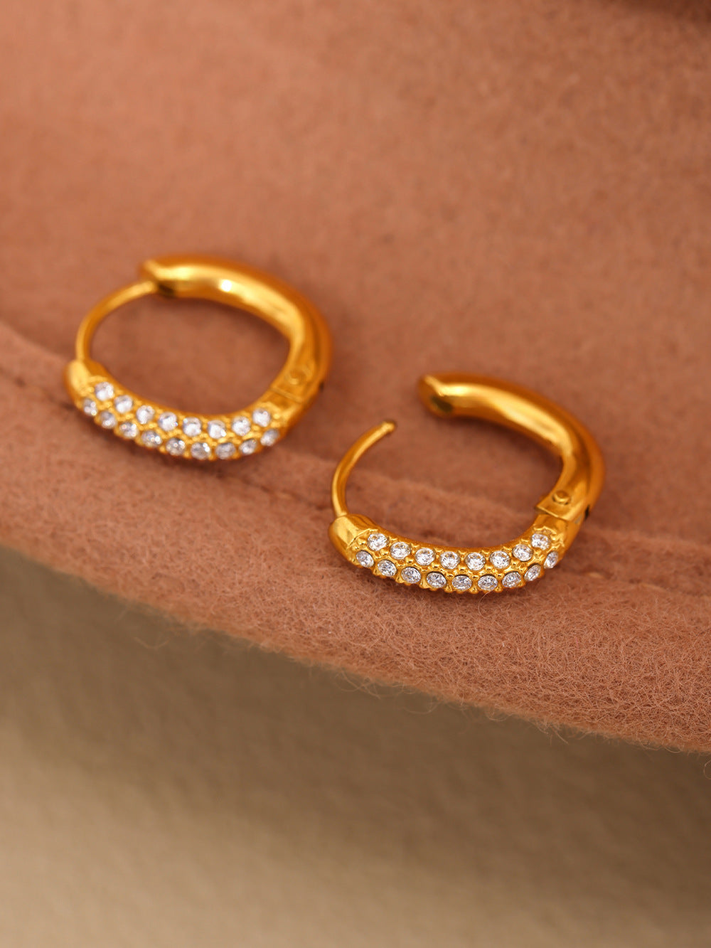 Spark Curve Hoop Earring - Moonix