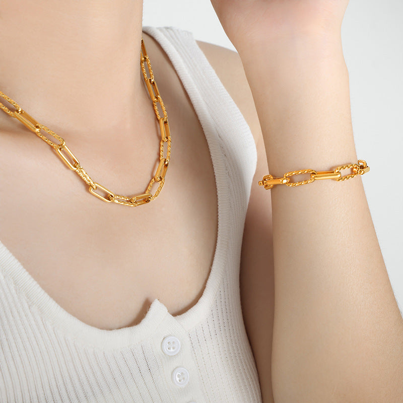Twisted Paperclip Link Bracelet - Moonix