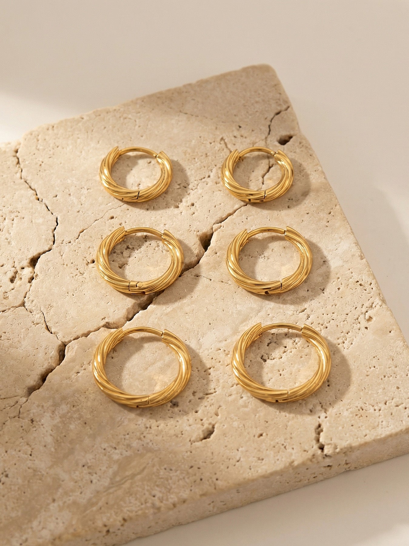 Essential Twist Hoop Earrings