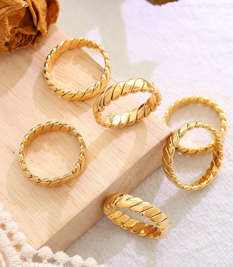 Aurora Curve Ring - Moonix