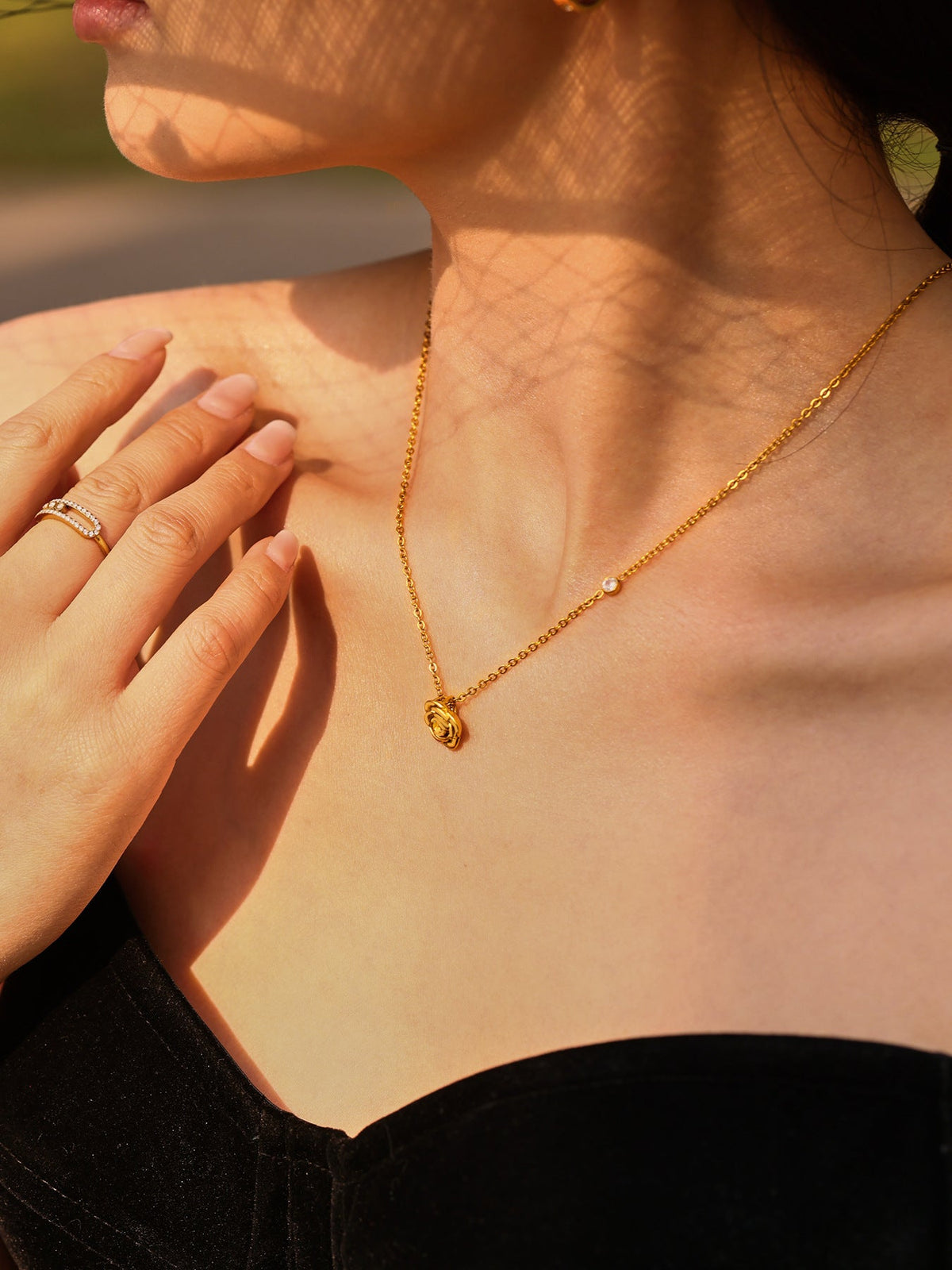 Blooming Rose Necklace - Moonix