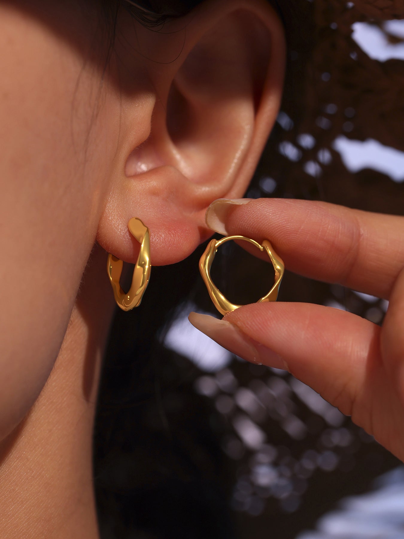 Classic Wave Hoop Earrings - Moonix