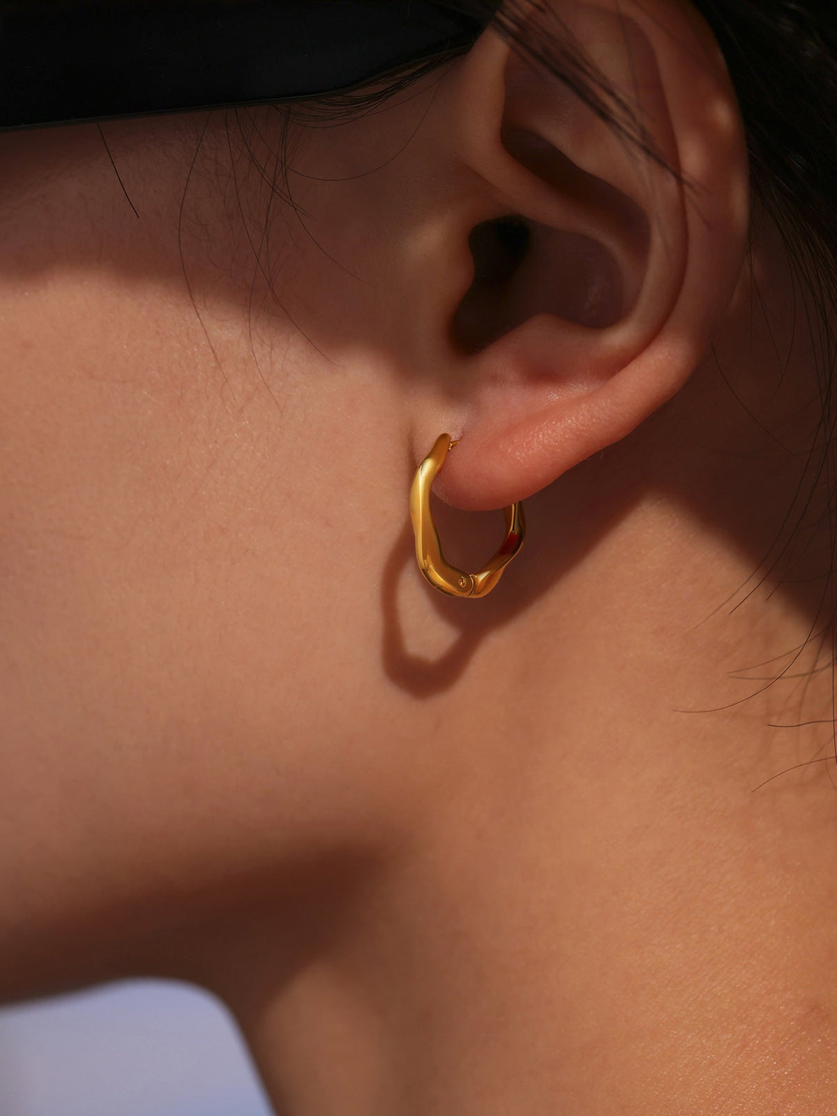 Classic Wave Hoop Earrings - Moonix