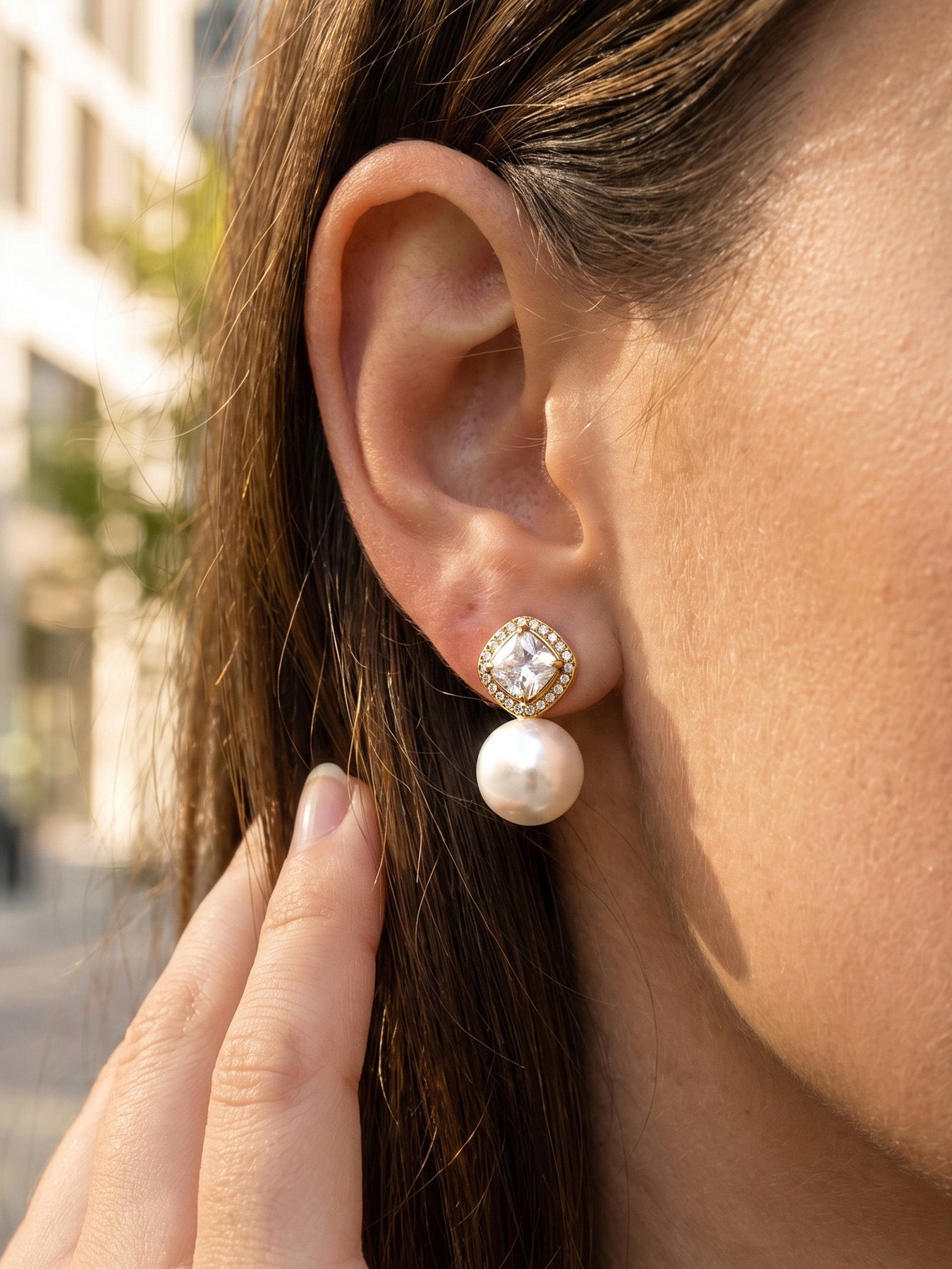 Cushion Frame Pearl Earrings - Moonix