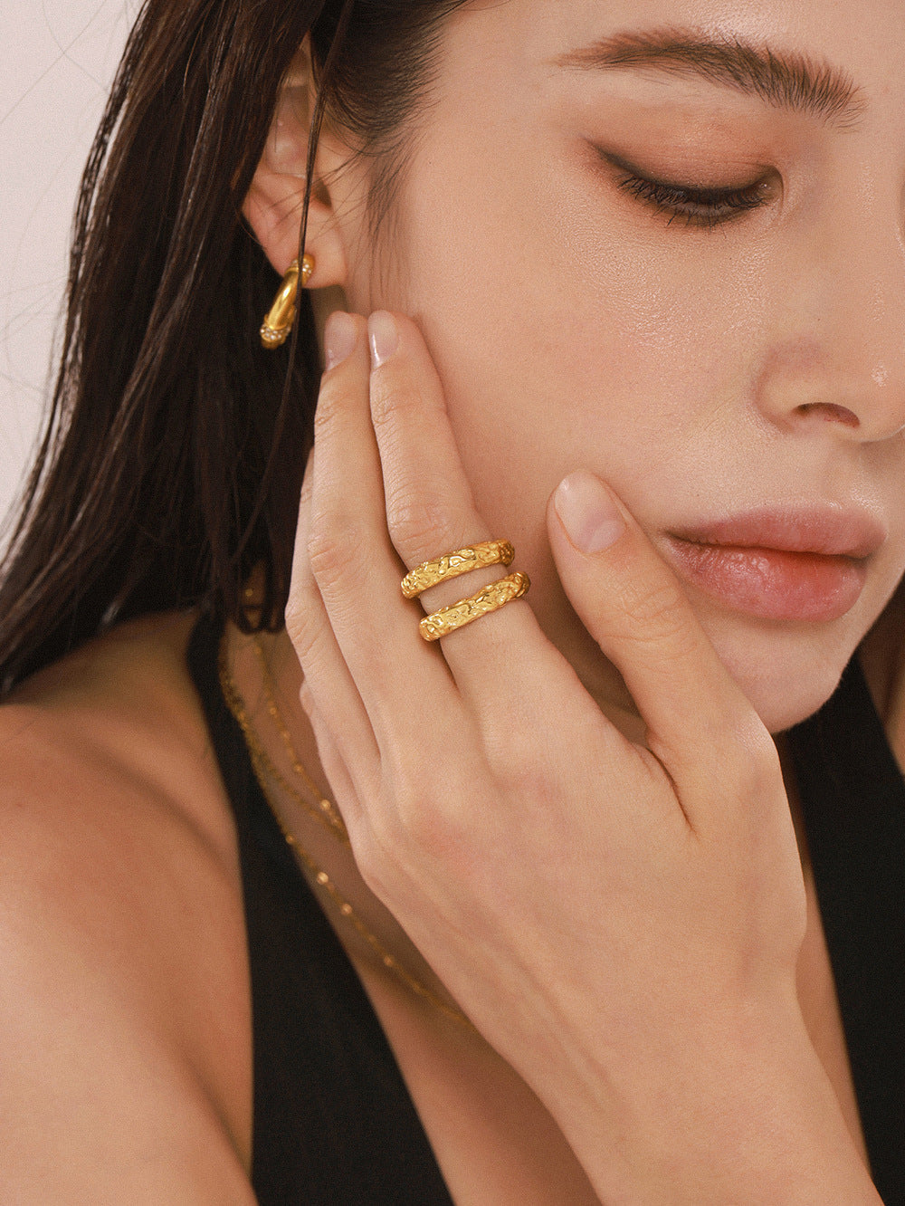Hammered Crater Band Ring - Moonix