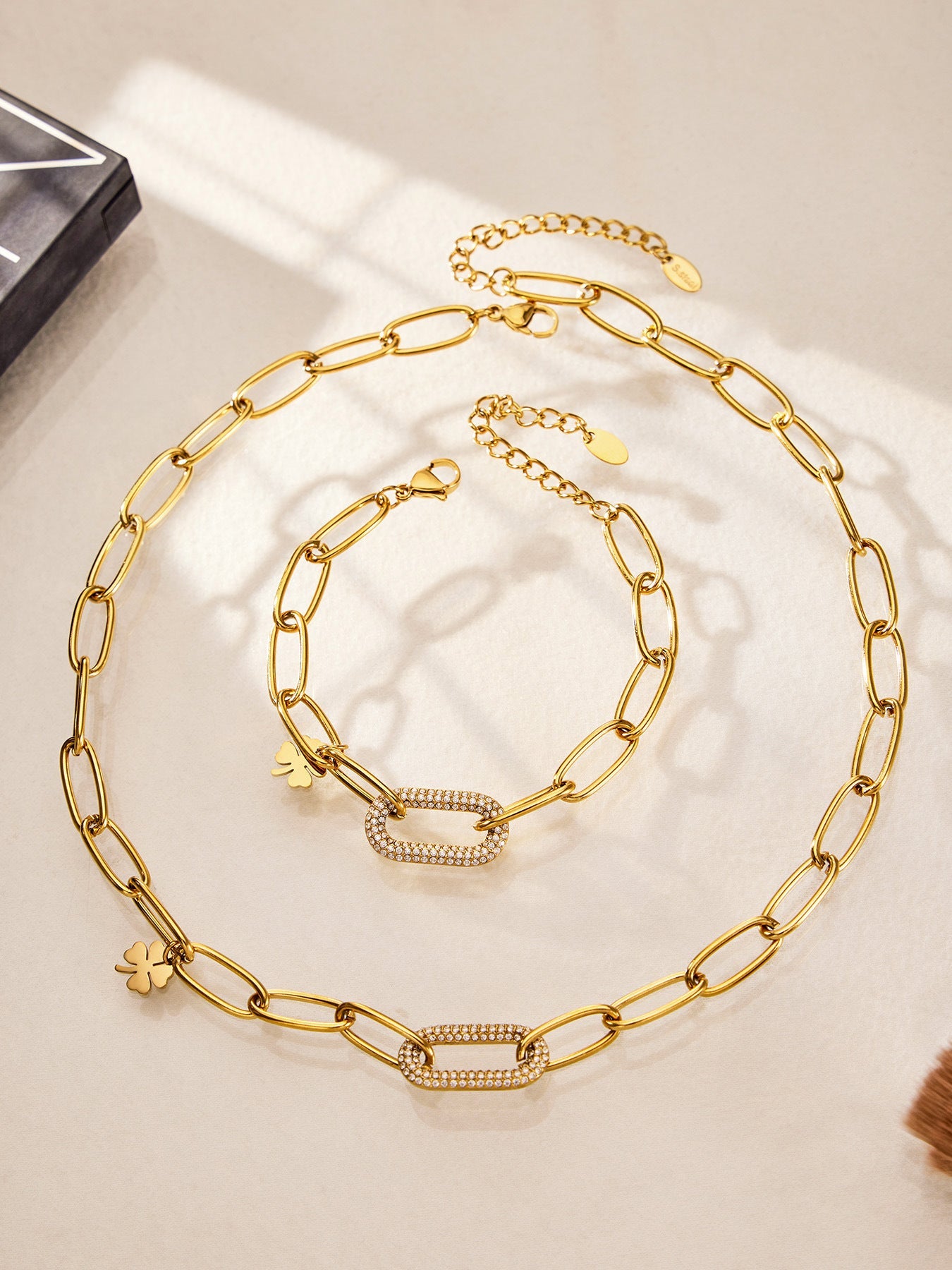 Lucky Clover Paperclip Bracelet - Moonix