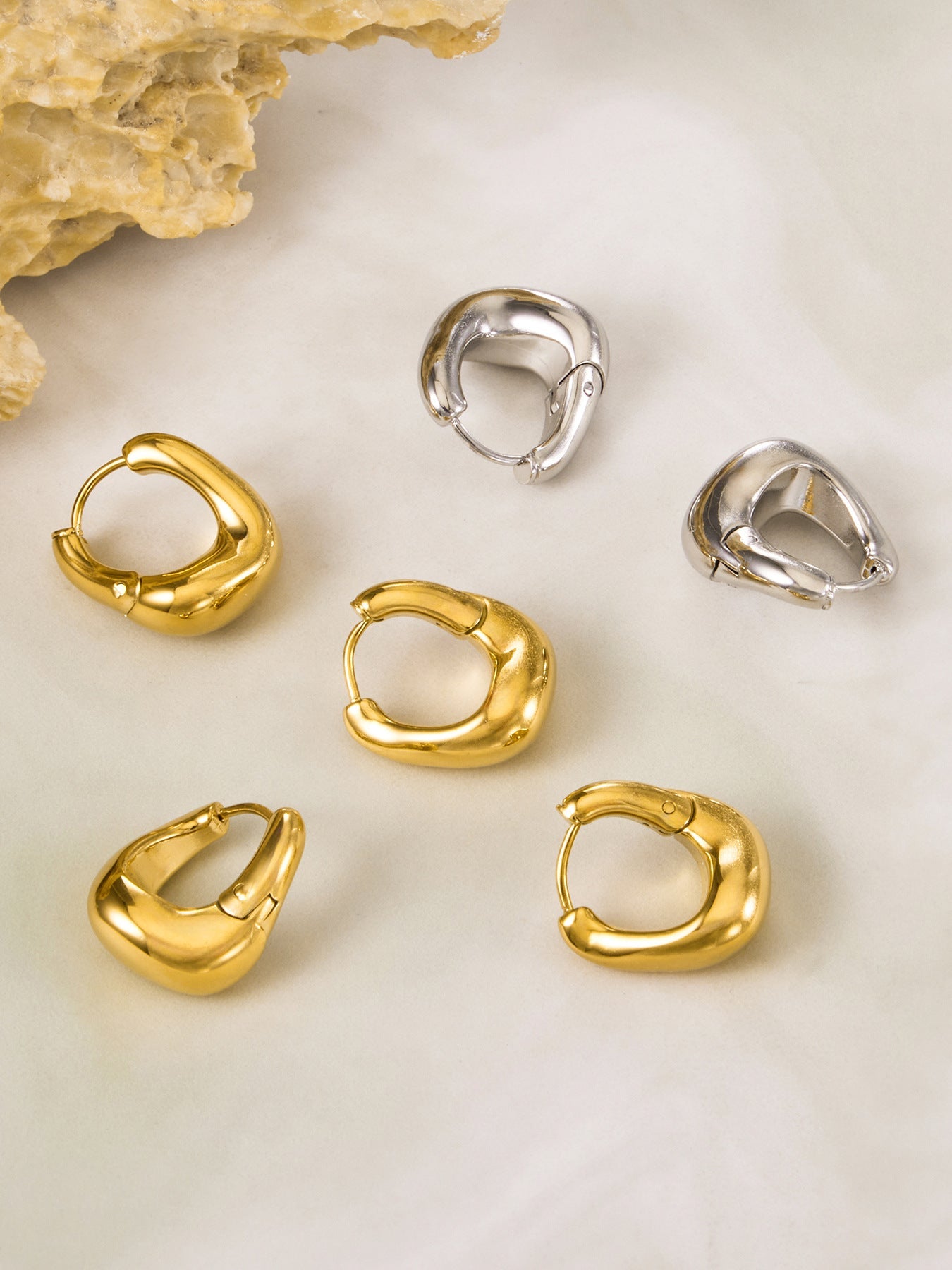 Pebble Curve Irregular Hoop Earrings - Moonix