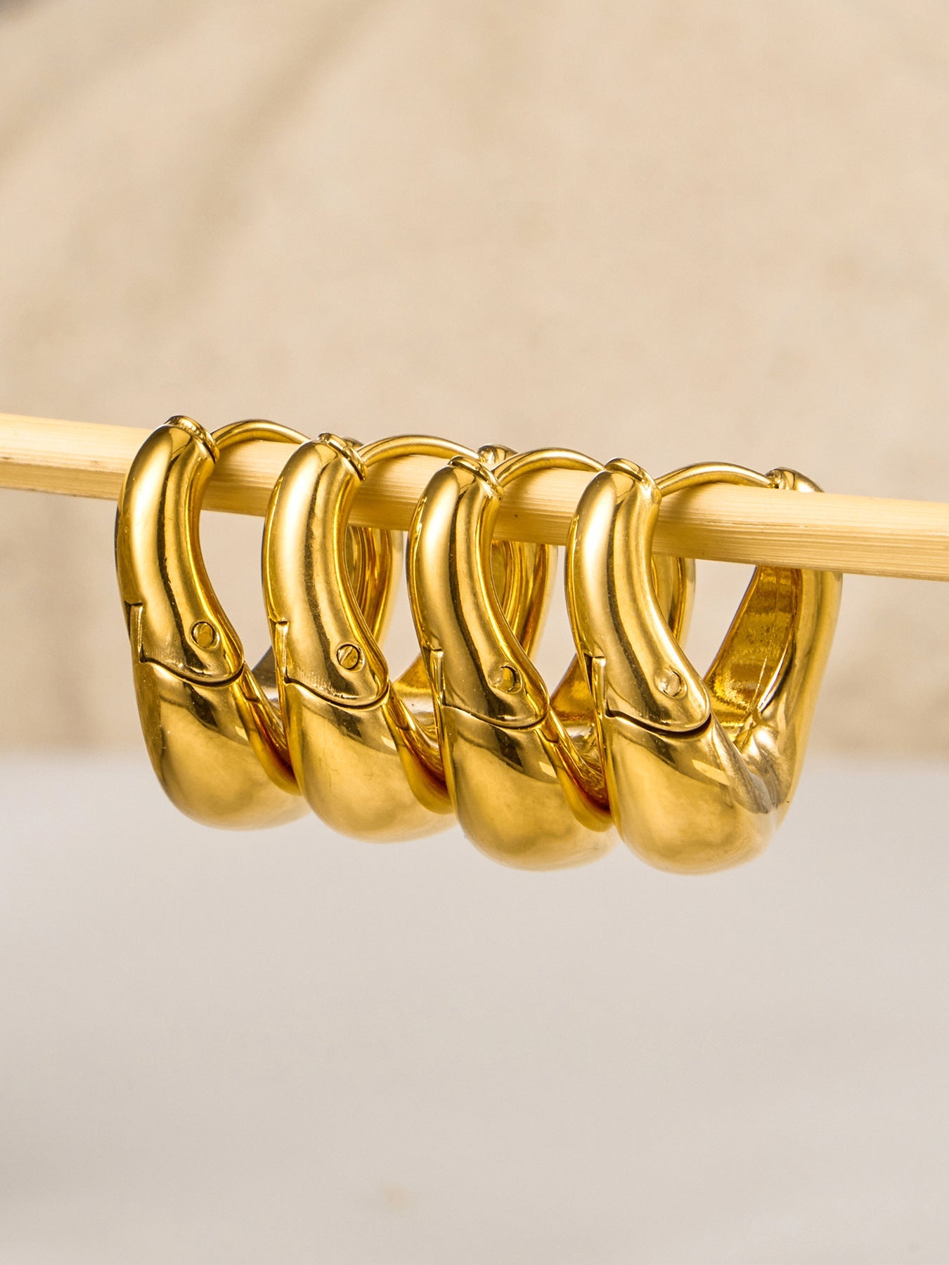 Pebble Curve Irregular Hoop Earrings - Moonix