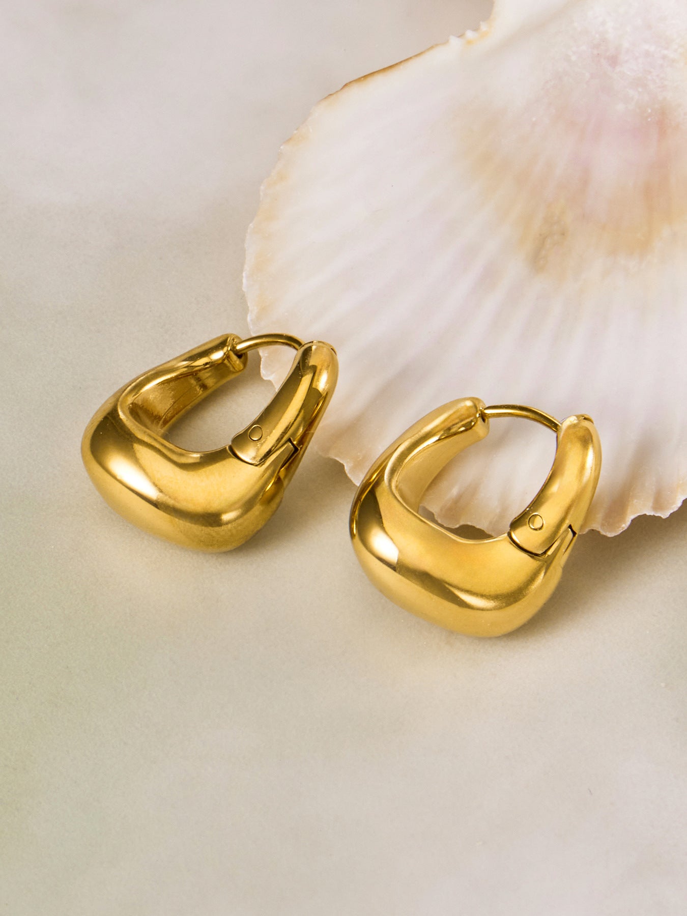 Pebble Curve Irregular Hoop Earrings - Moonix