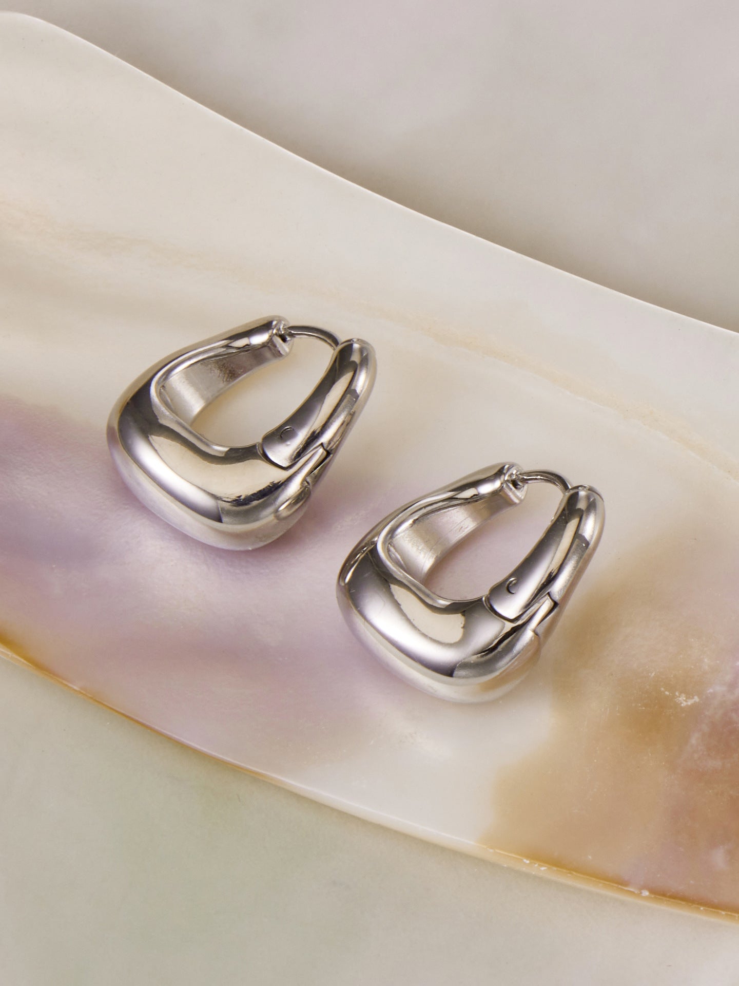 Pebble Curve Irregular Hoop Earrings - Moonix