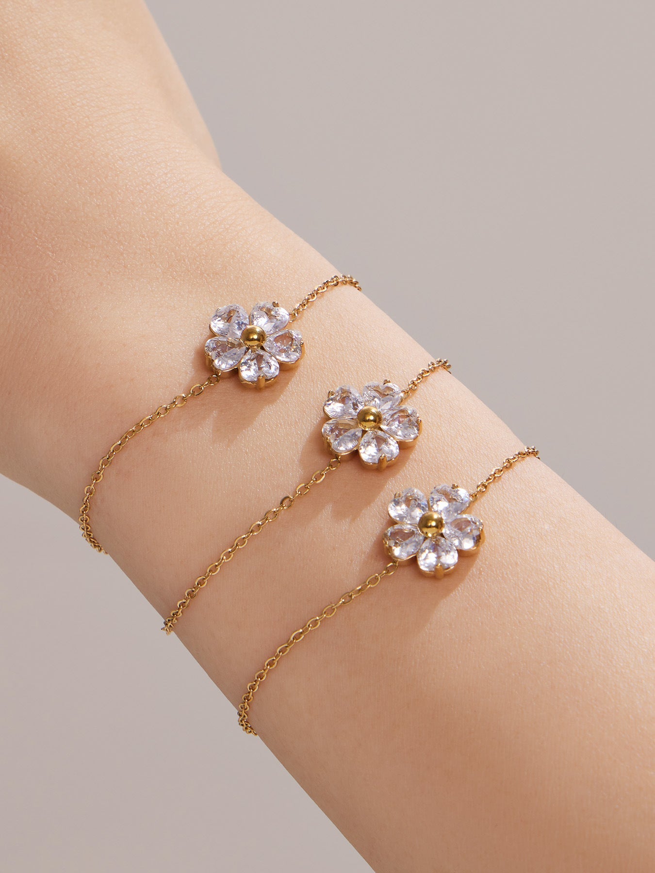 Petal Luxe Delicate Chain Bracelet - Moonix