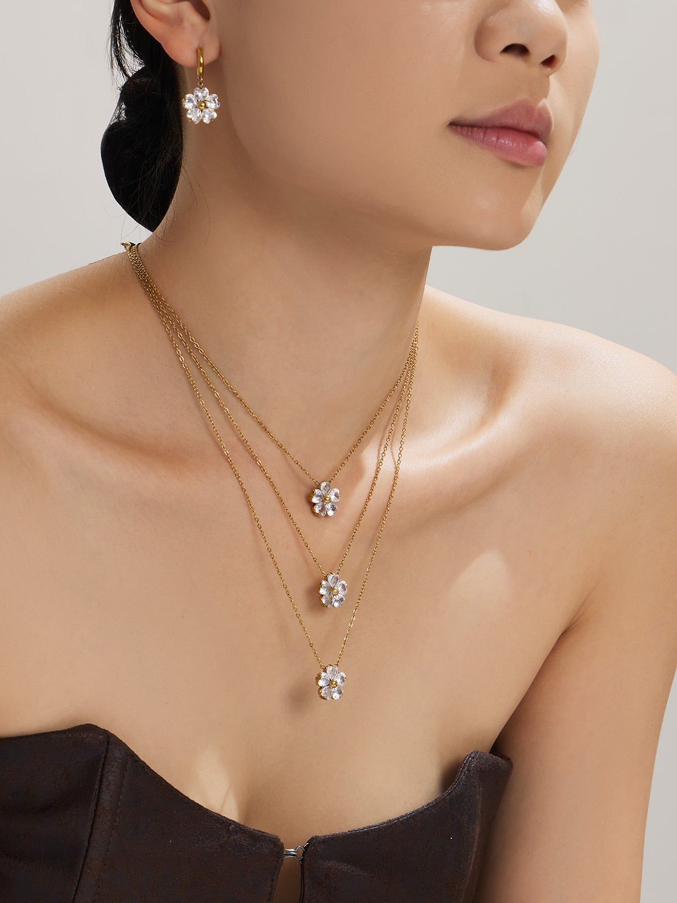 Petal Luxe Delicate Chain Bracelet - Moonix