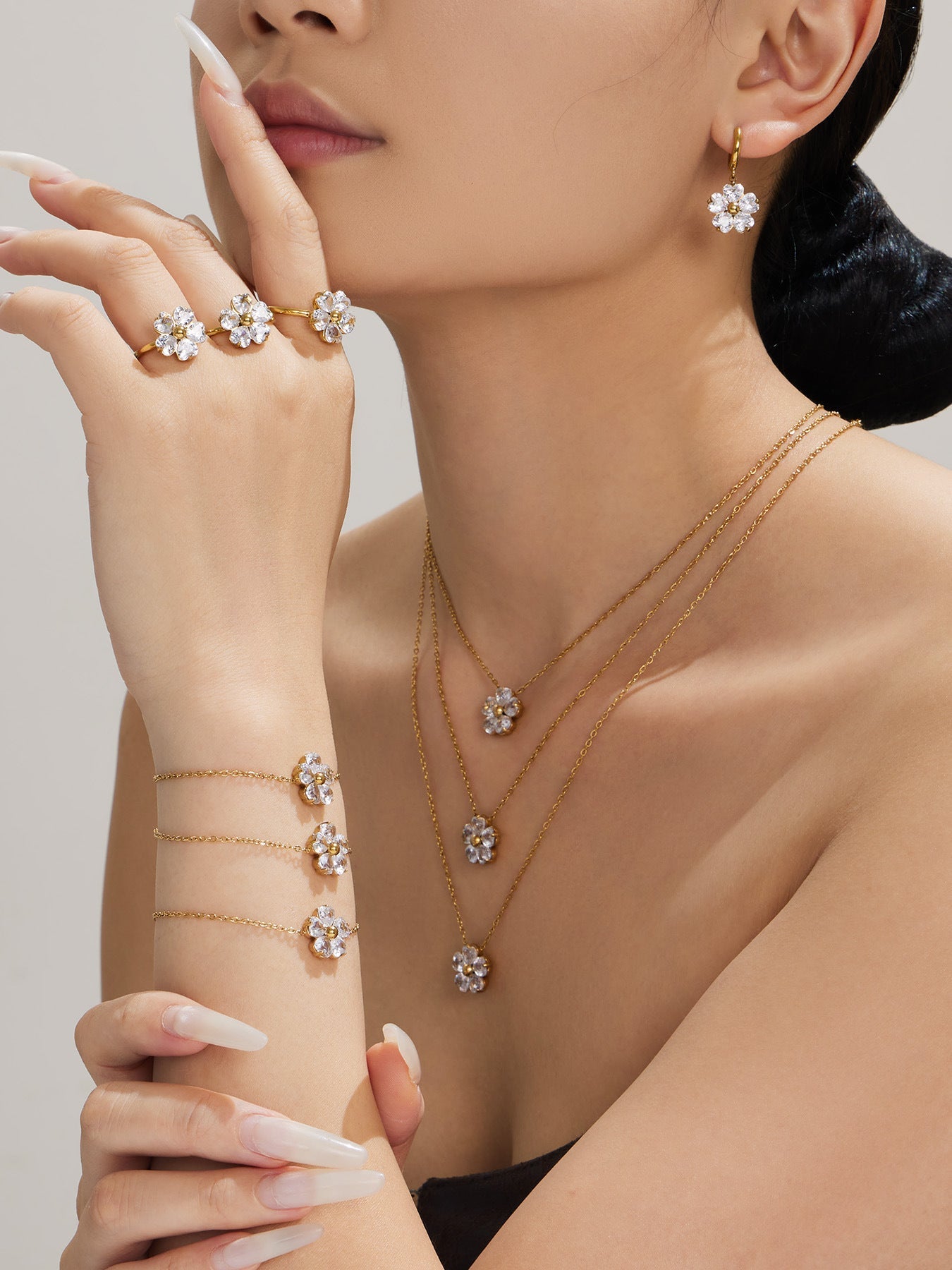 Petal Luxe Delicate Chain Bracelet - Moonix