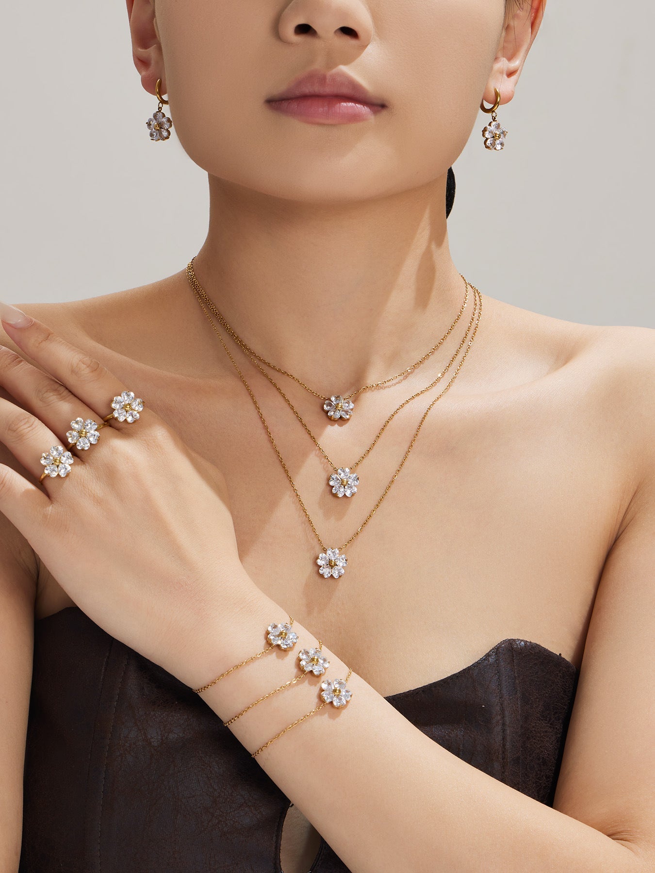 Petal Luxe Delicate Chain Bracelet - Moonix