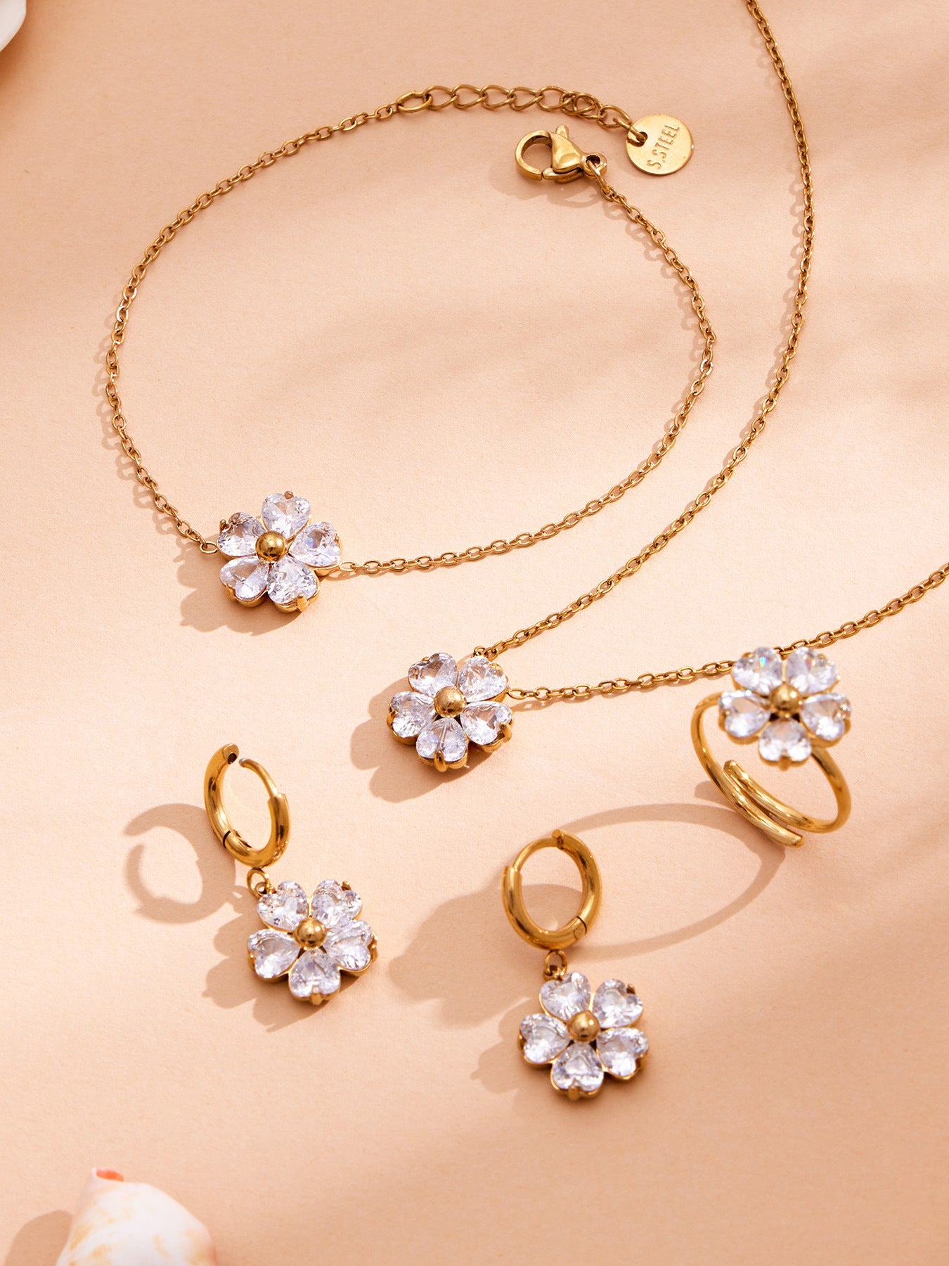 Petal Luxe Delicate Chain Bracelet - Moonix