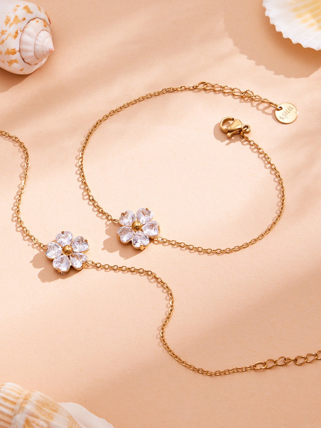 Petal Luxe Delicate Chain Bracelet - Moonix