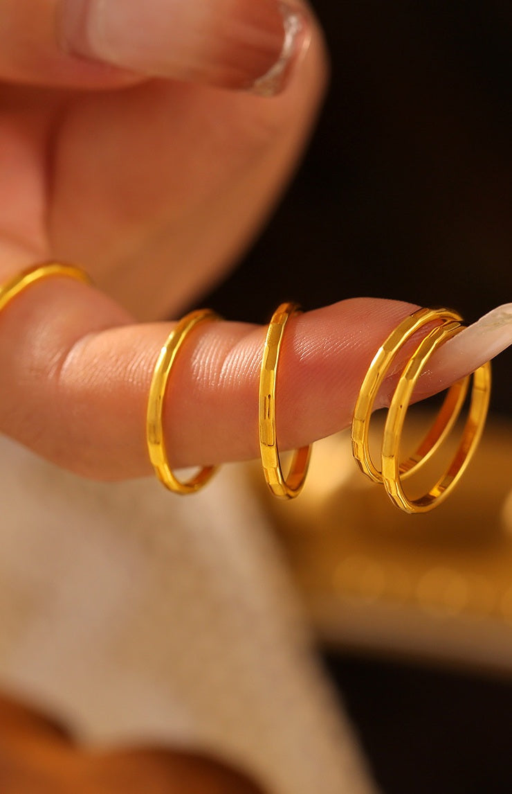 Slim Hammered Band Ring - Moonix