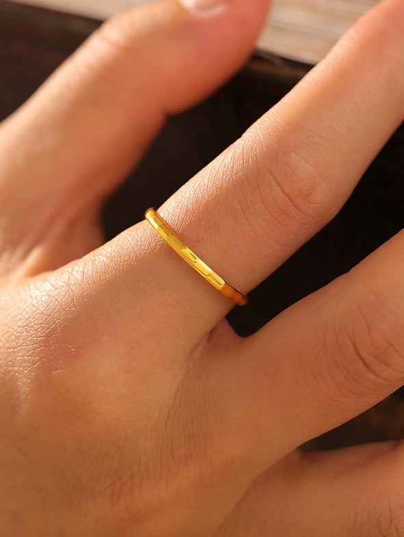 Slim Hammered Band Ring - Moonix
