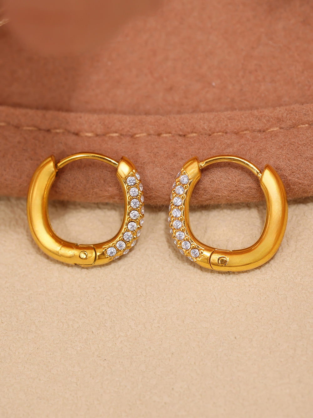 Spark Curve Hoop Earring - Moonix