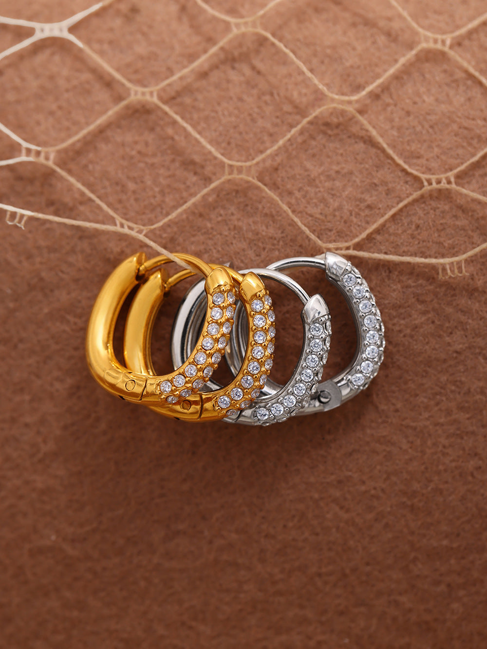 Spark Curve Hoop Earring - Moonix