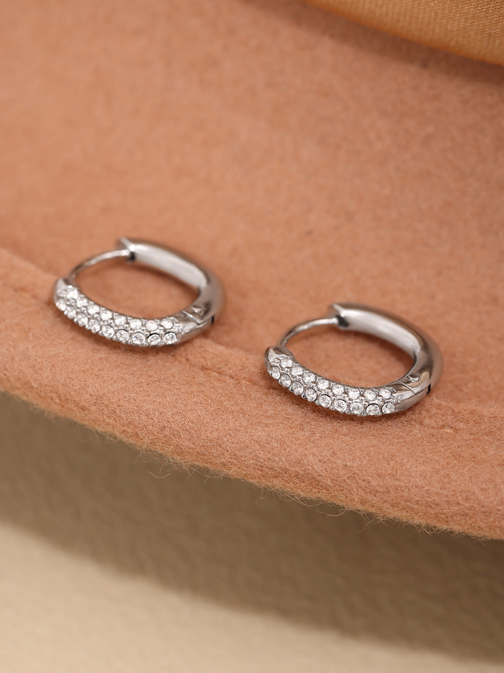 Spark Curve Hoop Earring - Moonix