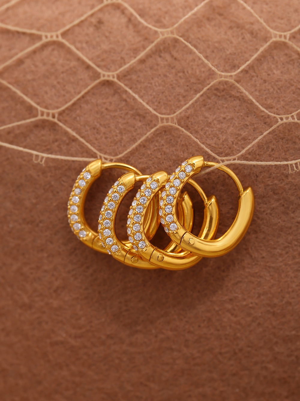 Spark Curve Hoop Earring - Moonix