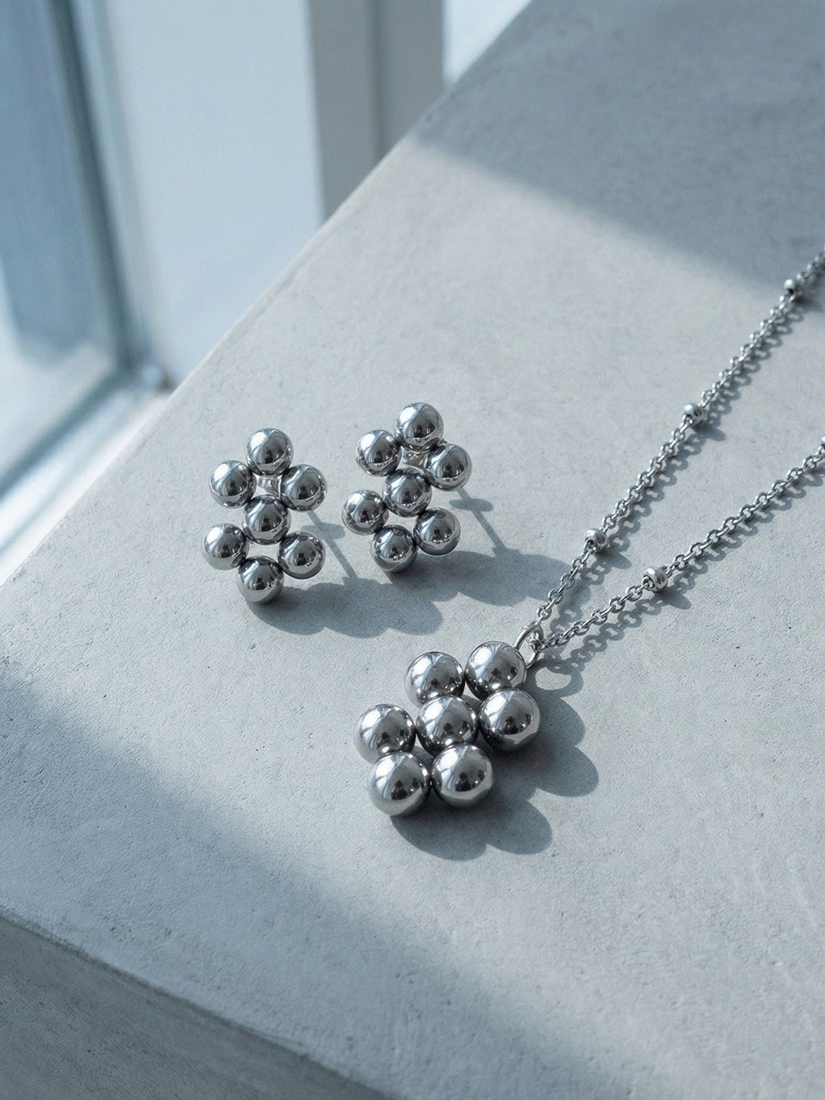 Sphere Cluster Earring - Moonix