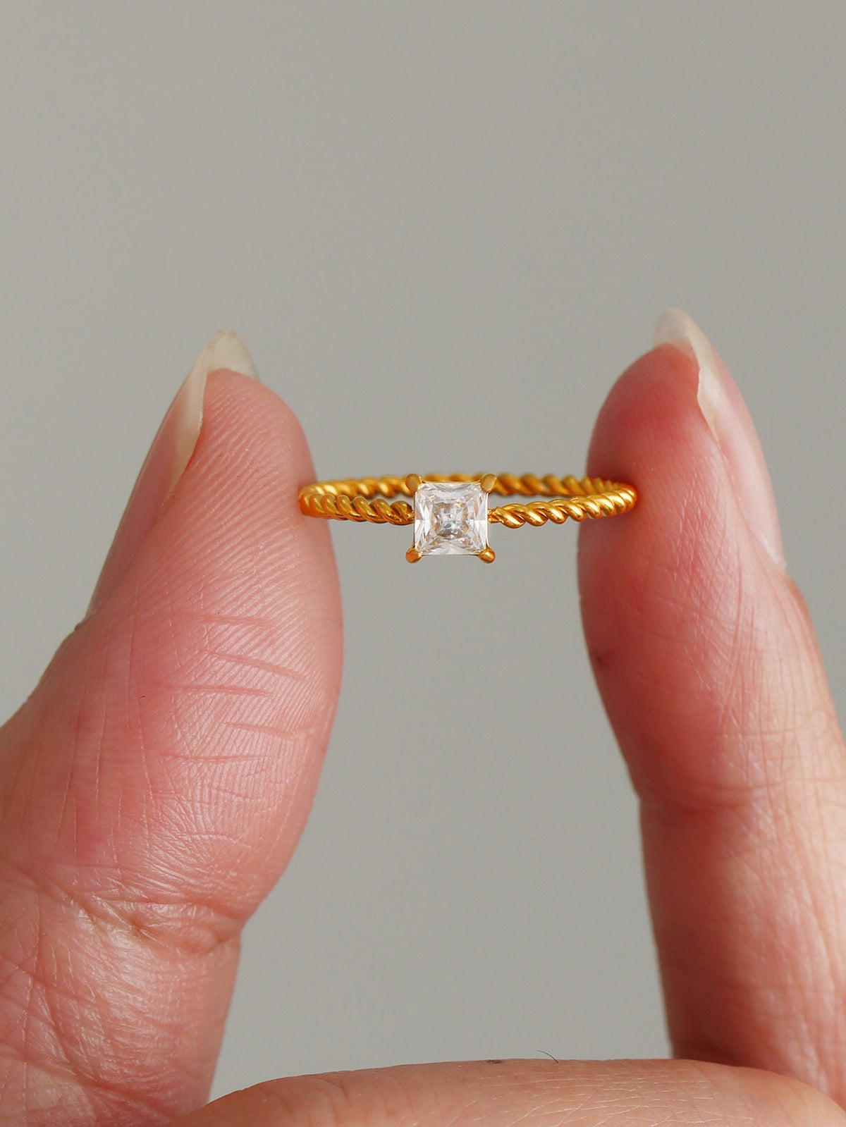 Square Zircon Twisted Ring - Moonix