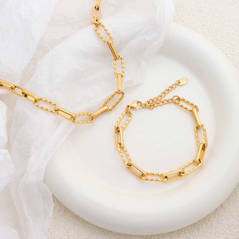 Twisted Paperclip Link Bracelet - Moonix