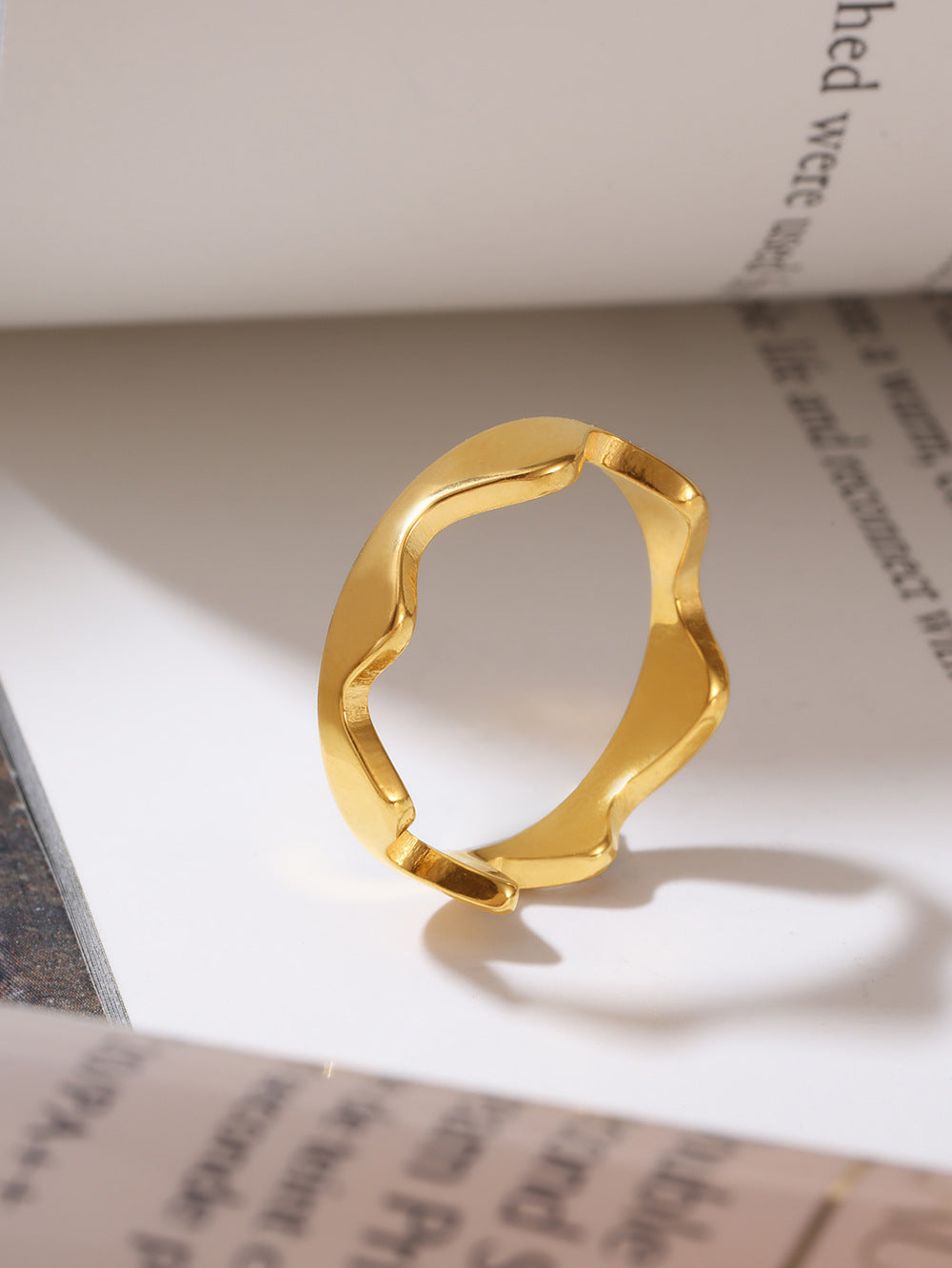 Wavy Crown Ring - Moonix